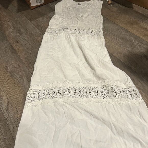 Suboo V Neck White Dress. Size 0. Embroidered Floral Details - Picture 4 of 11